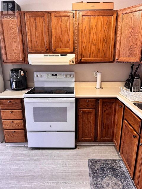 32 - 31 PARKVIEW DRIVE 3 Beds Apartment for Rent