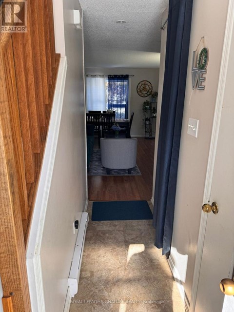32 - 31 PARKVIEW DRIVE 3 Beds Apartment for Rent