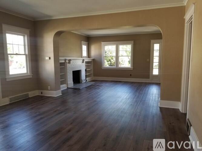 130 South Emerson Avenue 3 Beds Single Family Home for Rent - Photo gallery 3
