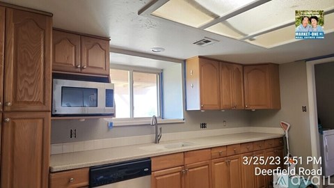 69 Deerfield Rd 3 Beds Apartment for Rent