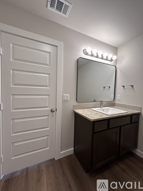 2512 Copperhead Road 3 Beds Single Family Home for Rent - Photo gallery 1