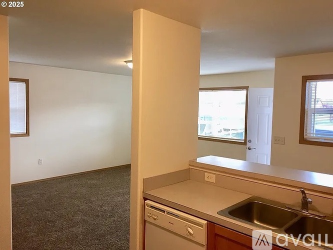 110 Southwest 14th Street 2 Beds Apartment for Rent - Photo gallery 2