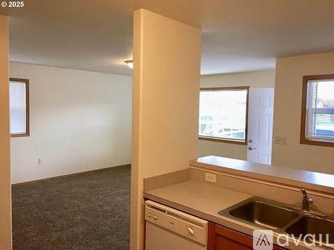 110 Southwest 14Th Street 2 Beds Apartment for Rent
