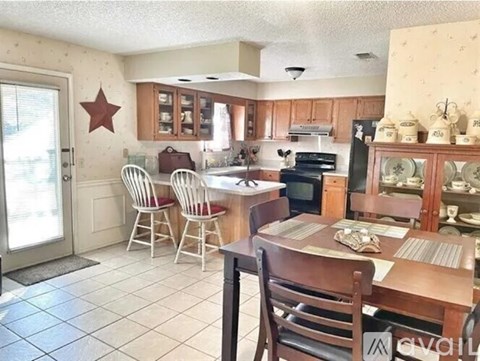 6044 Laura Ln 3 Beds Apartment for Rent