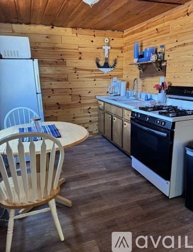 117 Fourth St Cabin 8 2 Beds Apartment for Rent
