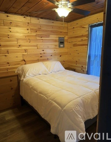 117 Fourth St Cabin 8 2 Beds Apartment for Rent