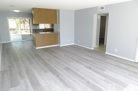 317 E College St 2 Beds Apartment for Rent