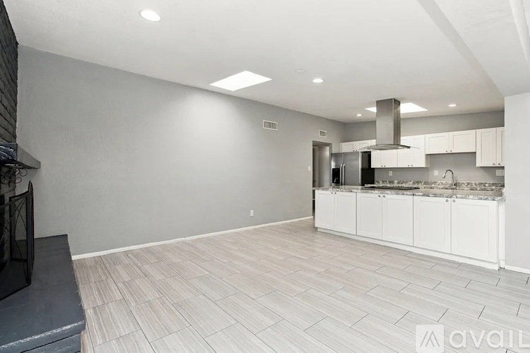 1265 E Del Rio Dr 4 Beds Single Family Home for Rent - Photo gallery 2
