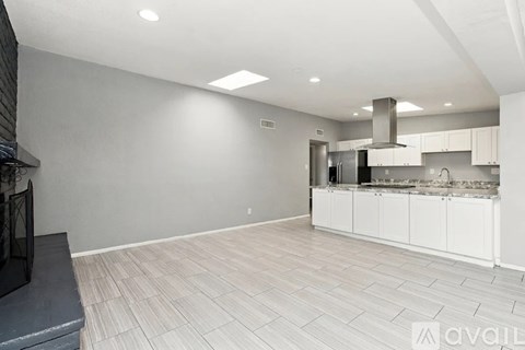 1265 E Del Rio Dr 4 Beds Apartment for Rent