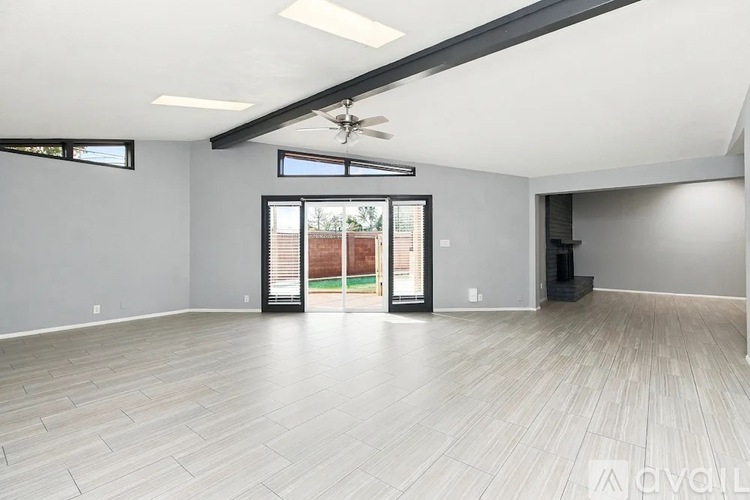 1265 E Del Rio Dr 4 Beds Single Family Home for Rent - Photo gallery 3