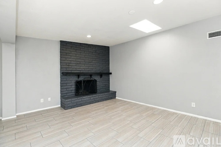 1265 E Del Rio Dr 4 Beds Single Family Home for Rent - Photo gallery 5