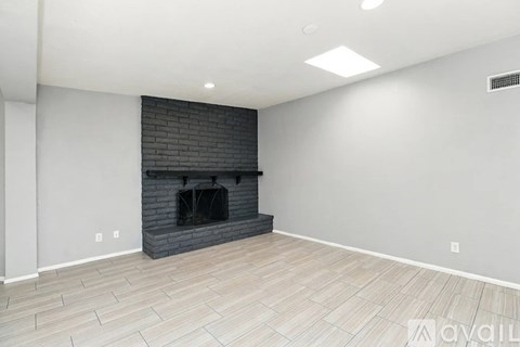 1265 E Del Rio Dr 4 Beds Apartment for Rent