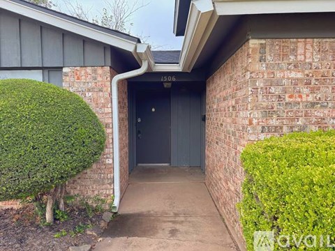 1506 Douglas Dr 3 Beds Apartment for Rent