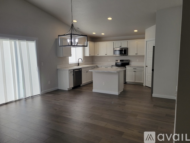 2939 N Coral Fls Ave 4 Beds Single Family Home for Rent - Photo gallery 3