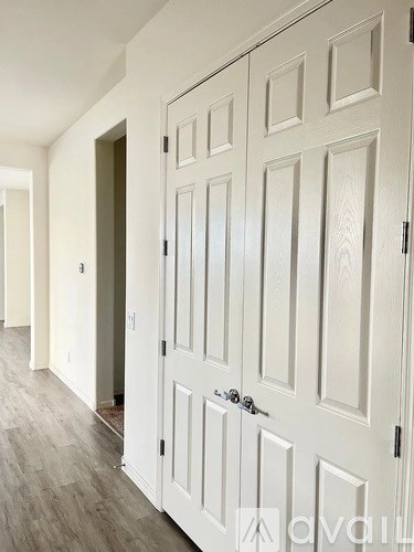2071 East Wisteria Drive 4 Beds Apartment for Rent