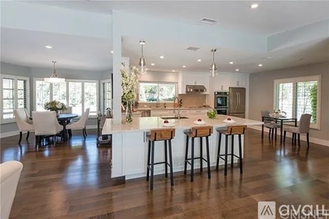 4441 Densmore Avenue 4 Beds Apartment for Rent