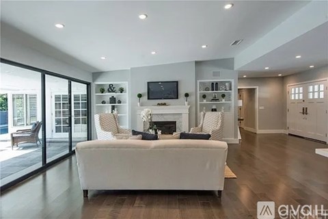 4441 Densmore Avenue 4 Beds Apartment for Rent