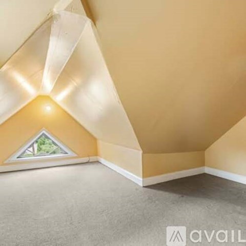 139 E 2Nd Ave 5 Beds Apartment for Rent