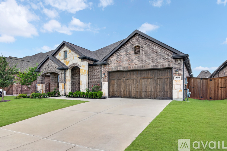 8124 Pecan Oak Lane 4 Beds Single Family Home for Rent - Photo gallery 3