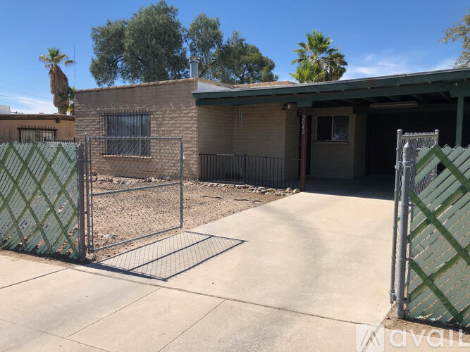 2042 W Hadley St 4 Beds Single Family Home for Rent - Photo gallery 1