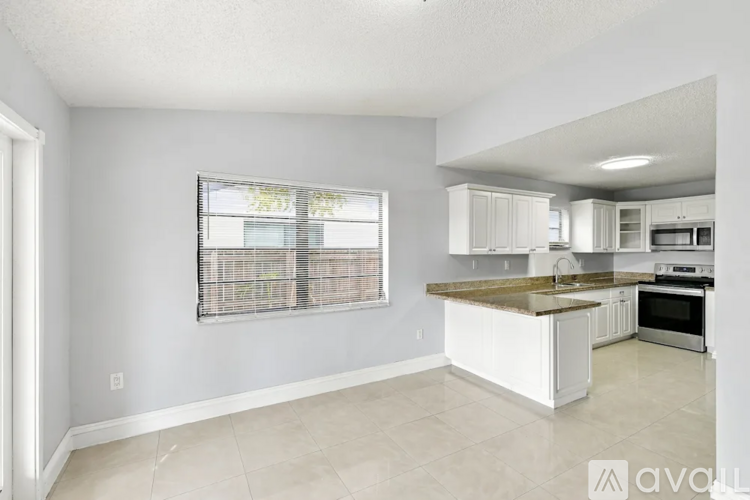 506 NW 136th Ct 4 Beds Single Family Home for Rent - Photo gallery 3