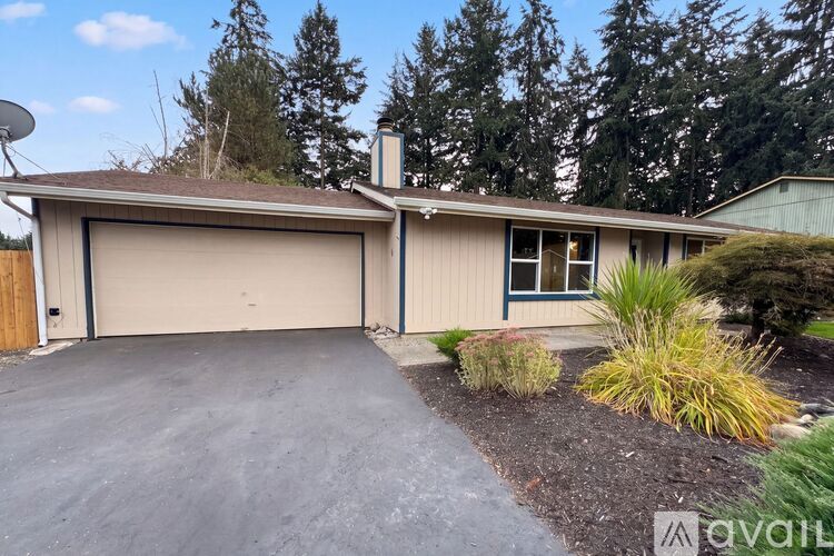 7023 160th Street Ct E 3 Beds Single Family Home for Rent - Photo gallery 1
