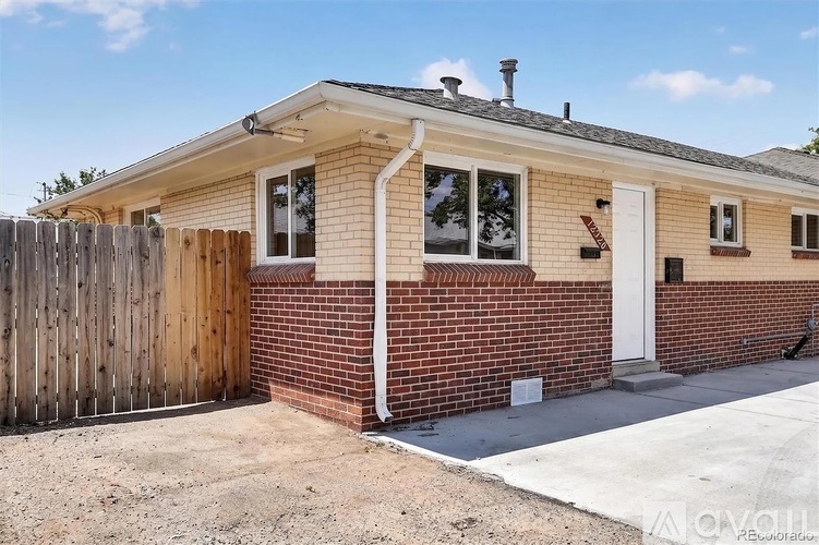 12920 East 13th Place 3 Beds Single Family Home for Rent - Photo gallery 3