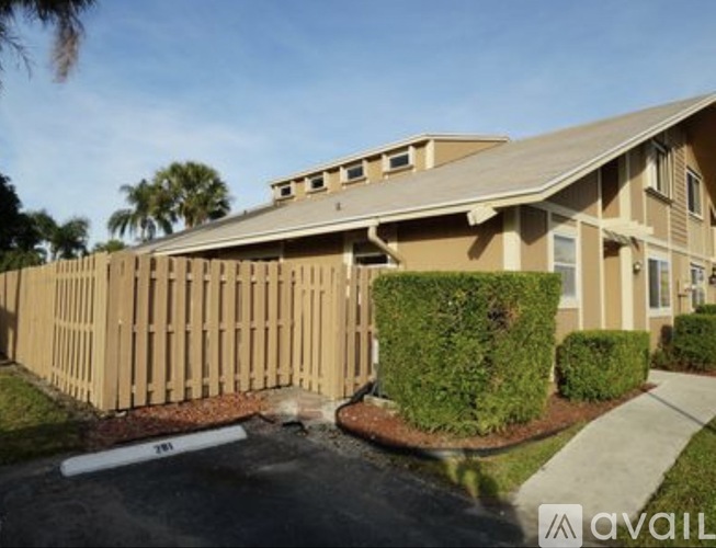 291 Maplecrest Circle 4 Beds Townhouse for Rent - Photo gallery 3