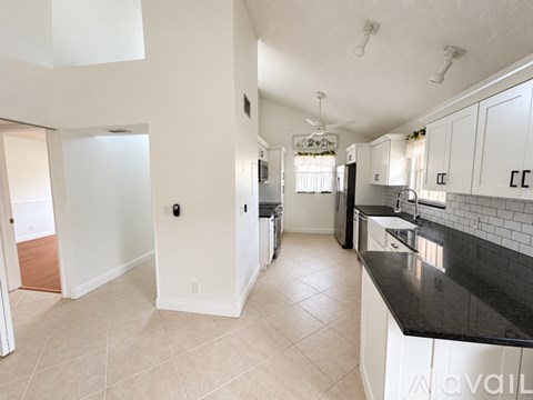 291 Maplecrest Circle 4 Beds Apartment for Rent