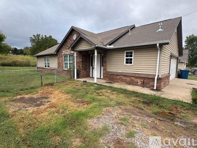 134 1/2 East 2nd Street 3 Beds Single Family Home for Rent - Photo gallery 1