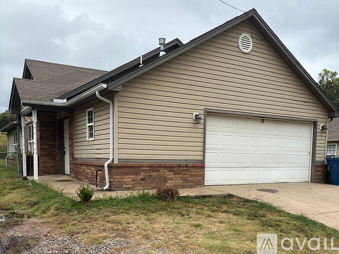 134 1/2 East 2nd Street 3 Beds Single Family Home for Rent - Photo gallery 4