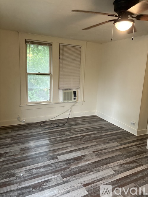 906B E Walnut St 1 Single Family Home for Rent - Photo gallery 1