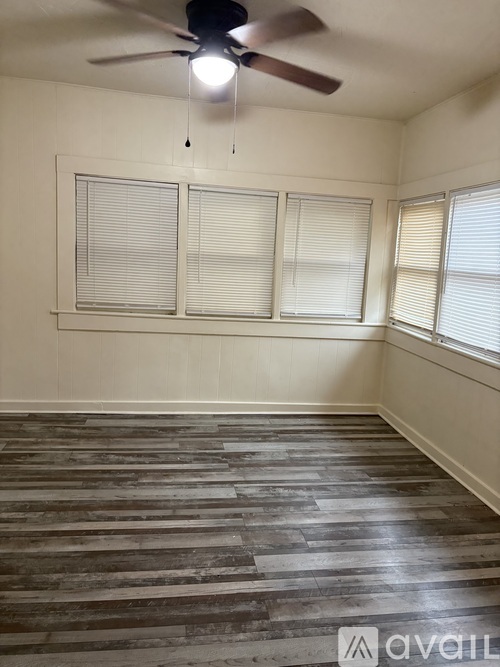 906B E Walnut St 1 Single Family Home for Rent - Photo gallery 2