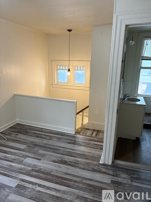 906B E Walnut St 1 Single Family Home for Rent - Photo gallery 3