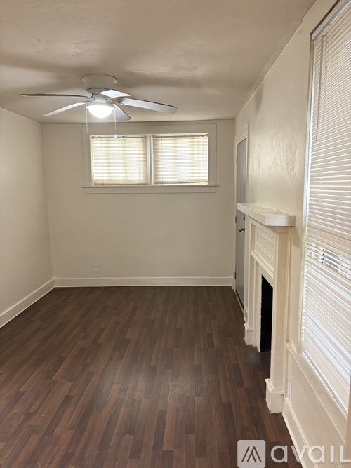 906B E Walnut St 1 Single Family Home for Rent - Photo gallery 5