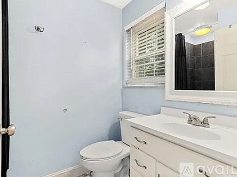 5311 N Woodview Ave 4 Beds Apartment for Rent