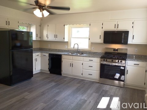 12B West Glenwood Drive 3 Beds Apartment for Rent