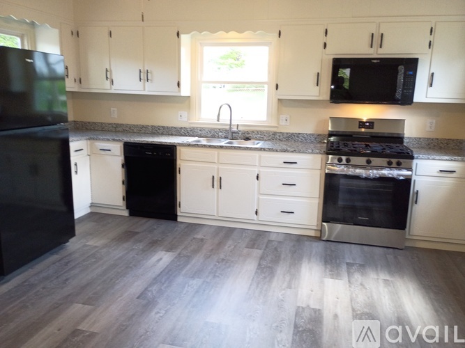 12B West Glenwood Drive 3 Beds Single Family Home for Rent - Photo gallery 2