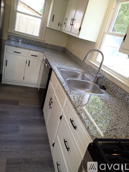 12B West Glenwood Drive 3 Beds Single Family Home for Rent - Photo gallery 3