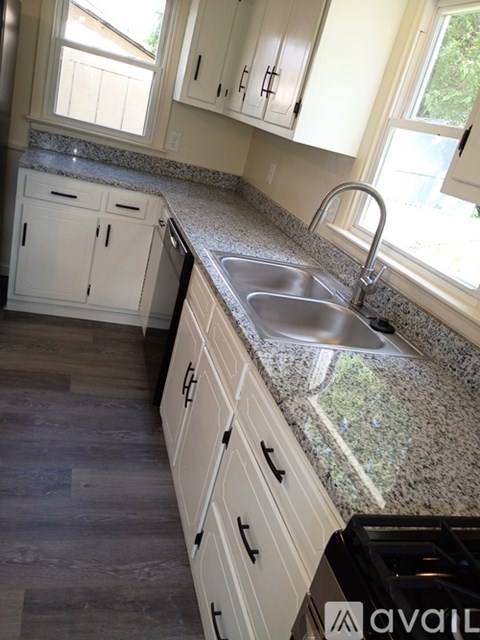 12B West Glenwood Drive 3 Beds Apartment for Rent