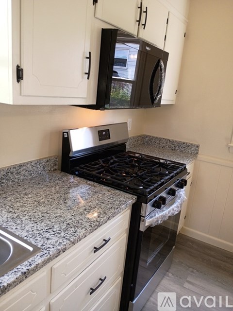 12B West Glenwood Drive 3 Beds Apartment for Rent