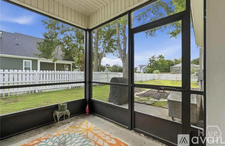 6 Osgood Lane 5 Beds Single Family Home for Rent - Photo gallery 2