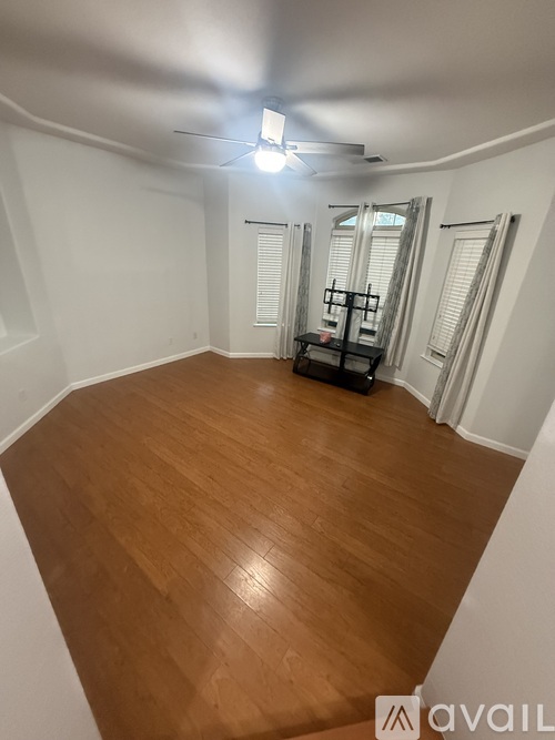 7635 North Ann Avenue 3 Beds Single Family Home for Rent - Photo gallery 1