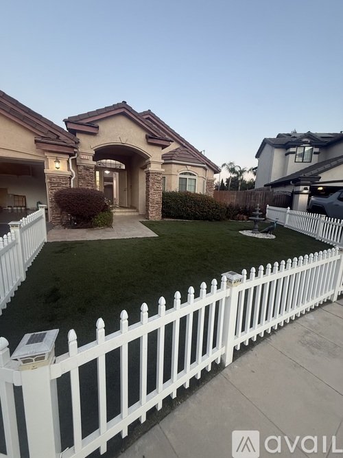 7635 North Ann Avenue 3 Beds Single Family Home for Rent - Photo gallery 4
