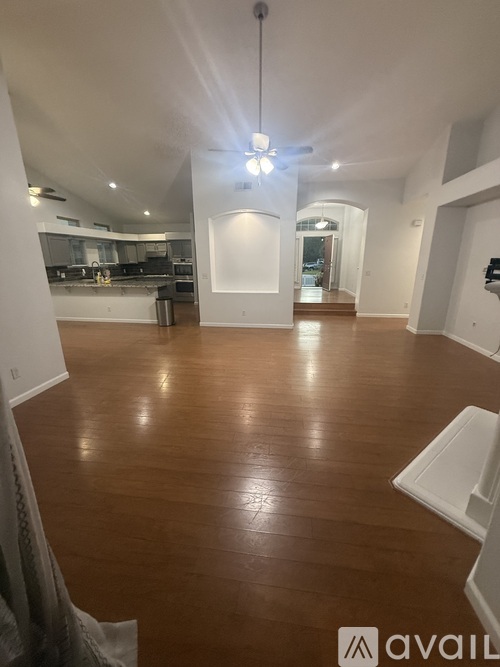 7635 North Ann Avenue 3 Beds Single Family Home for Rent - Photo gallery 5