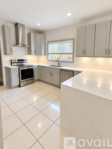 2721 Northeast 42nd Avenue 4 Beds Single Family Home for Rent - Photo gallery 3