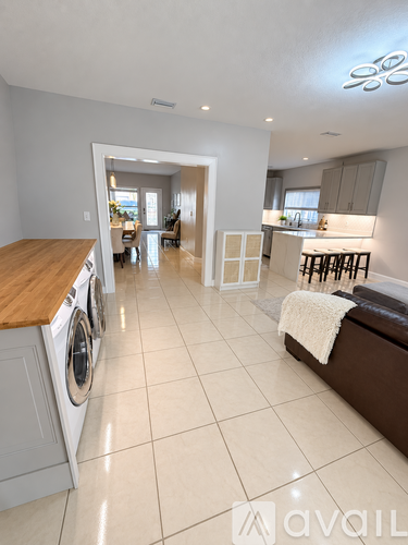 2721 Northeast 42nd Avenue 4 Beds Single Family Home for Rent - Photo gallery 5