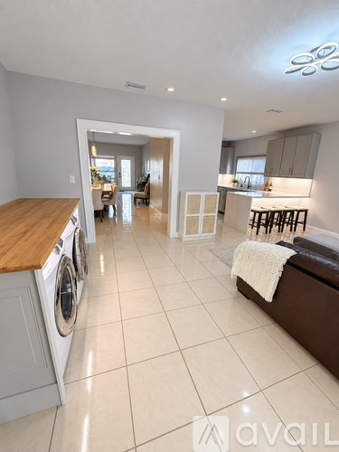 2721 Northeast 42Nd Avenue 4 Beds Apartment for Rent