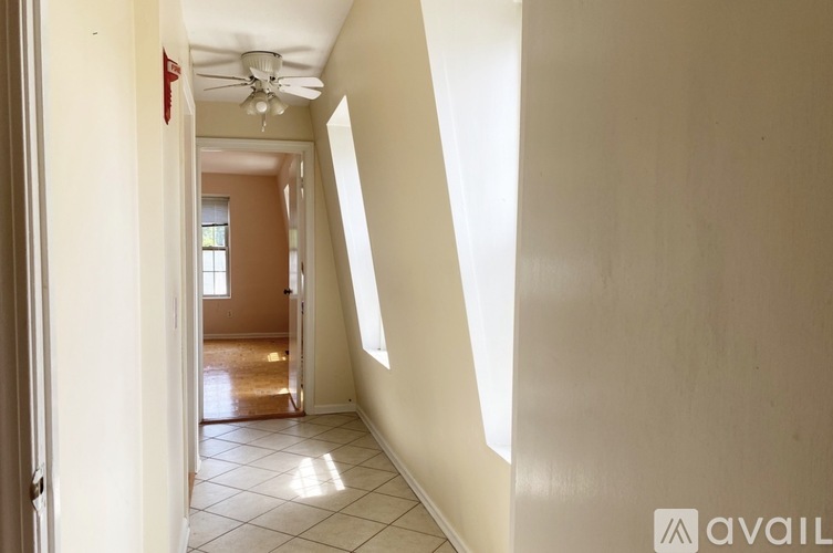 1 Russell Street 2 Beds Condo for Rent - Photo gallery 5