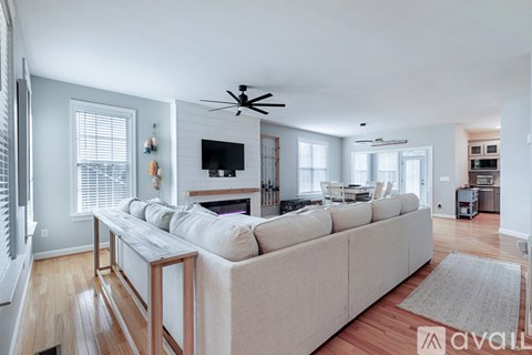 7958 Roaring Springs Road 2 Beds Apartment for Rent